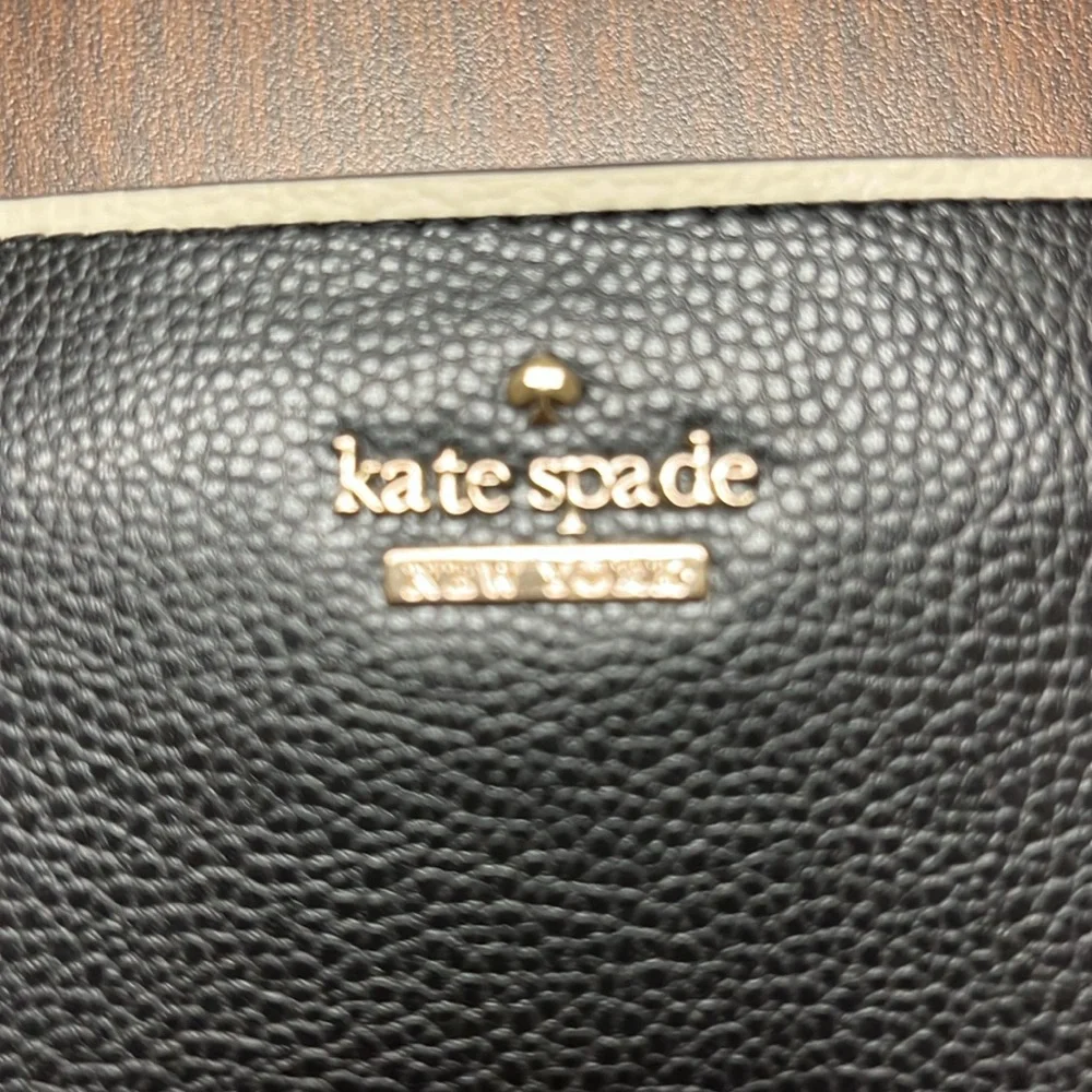 Kate Spade Dani zip up‎ wallet